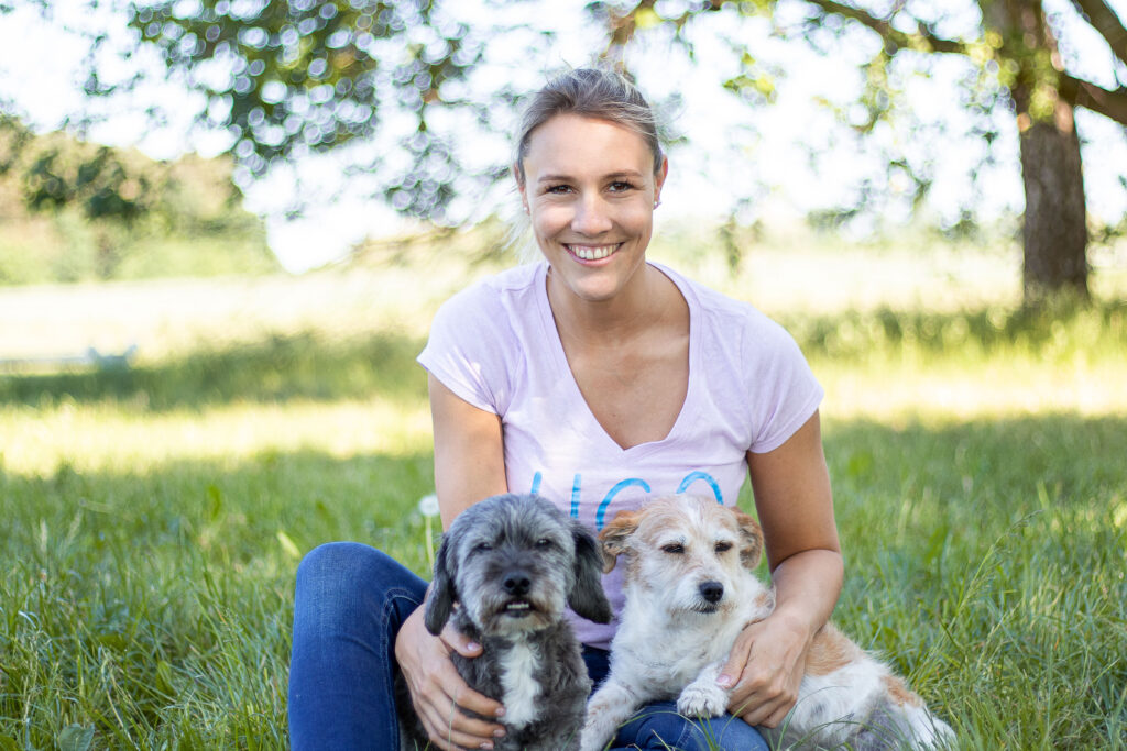 Sina-Marie Zahlmann mit ihren Hunden